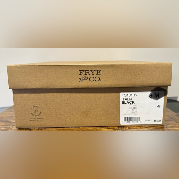Frye and Co. Women’s Black Italia Stacked Heel Booties NWT Size 11 - Picture 2 of 9
